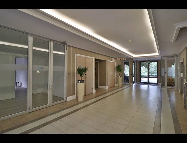 303M² OFFICE TO LET IN MAGALIESSIG